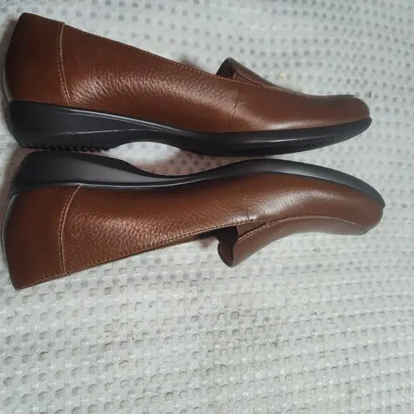 TROTTERS EUC WOMENS SZ 8 JENN LEATHER LOAFER SHOES - Picture 6 of 6